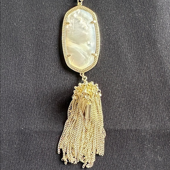 Kendra Scott NWOT genuine mother of pearl  & goldtone necklace w/ chain & bag - Picture 2 of 5